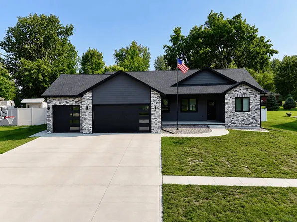 1306 Elm St, Dakota City, NE 68731