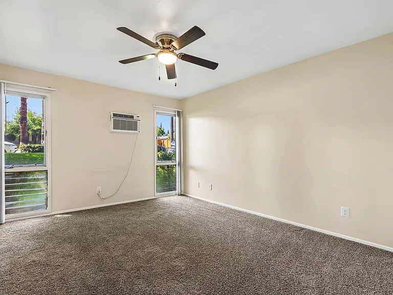 East Cypress — Photo 30