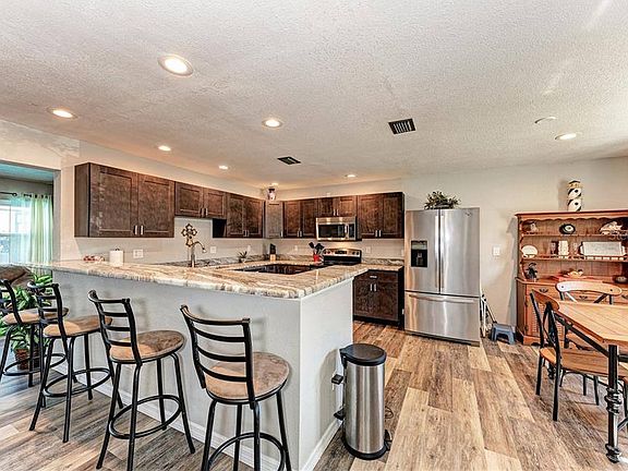 2nd image of 3841 Prado Dr