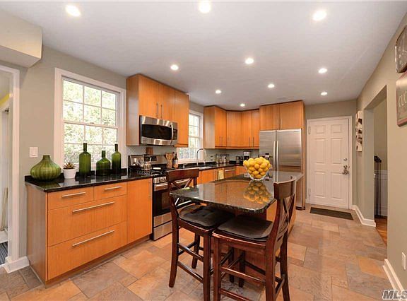 4th image of 102 Bayfield Blvd