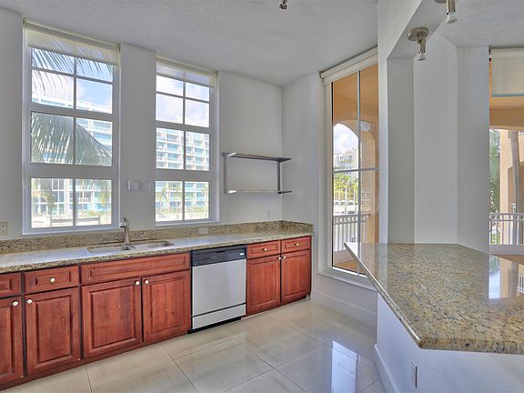 2nd image of 3001 NE 185th St APT 211