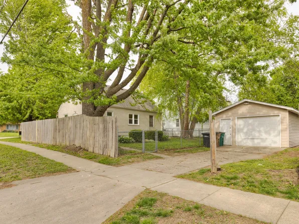 1832 Vine St, West Des Moines, IA 50265
