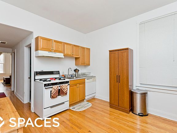 3rd image of 3648 N Lakewood Ave APT 1