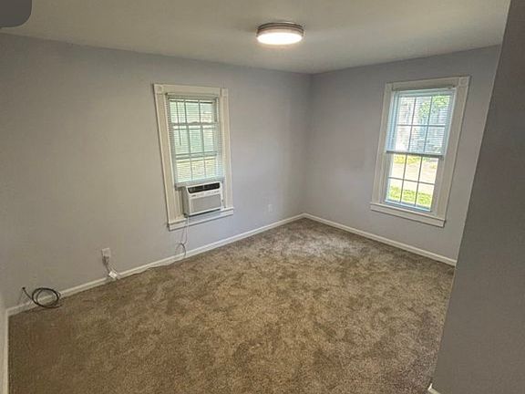3rd image of 528 W Oak St