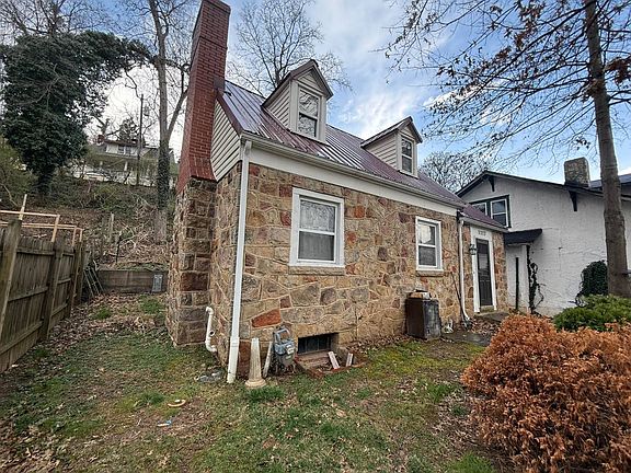 2nd image of 1117 Edgewood Dr