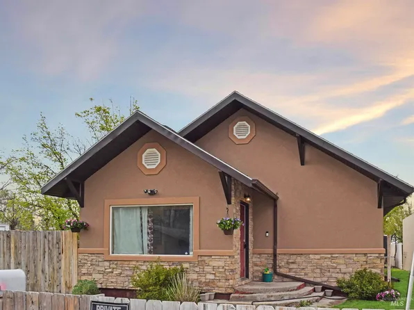 324 1st St, Rupert, ID 83350