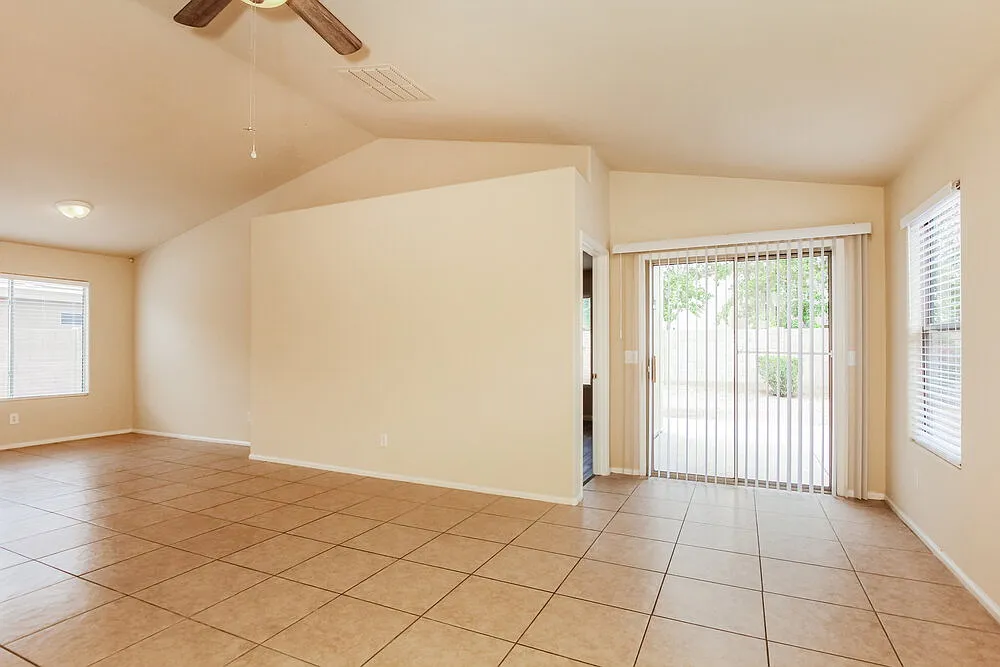 4 bed, 2.0 bath, 1450 sqft, $2,000 — Photo 4
