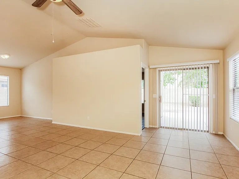 11026 W Wilshire Dr — Photo 3