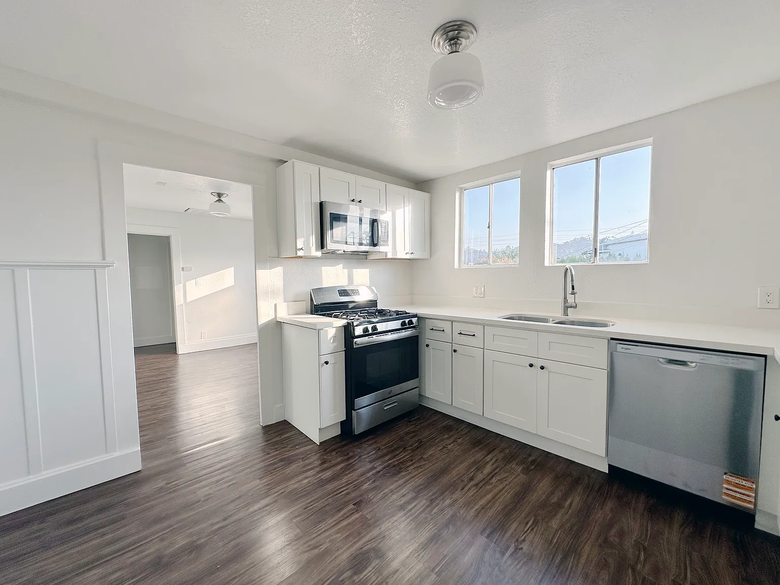 2 bed, 1000 sqft, $3,500 — Photo 4