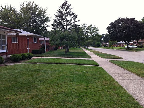 3rd image of 39001 Richland St