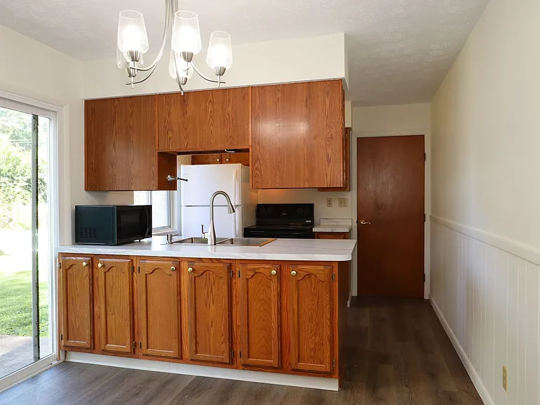 115 E Washington St — Photo 6