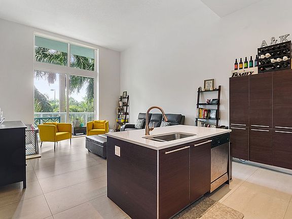 4th image of 1900 N Bayshore Dr APT 503