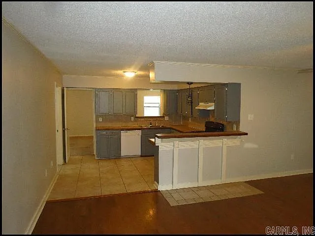 3 bed, 2.0 bath, 1698 sqft, $1,350 — Photo 4