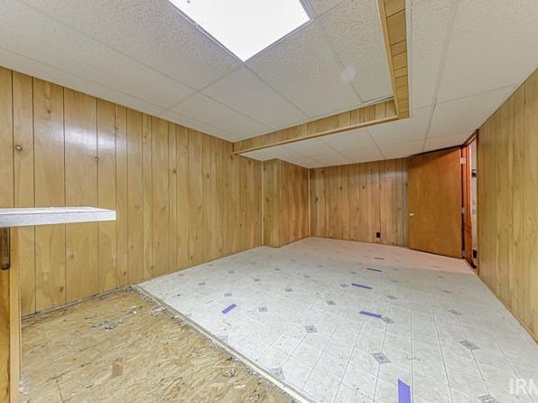 211 Phelps Dr, Newburgh, IN 47630