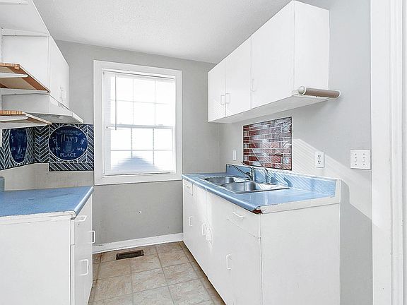 3rd image of 805 N Buckoak St