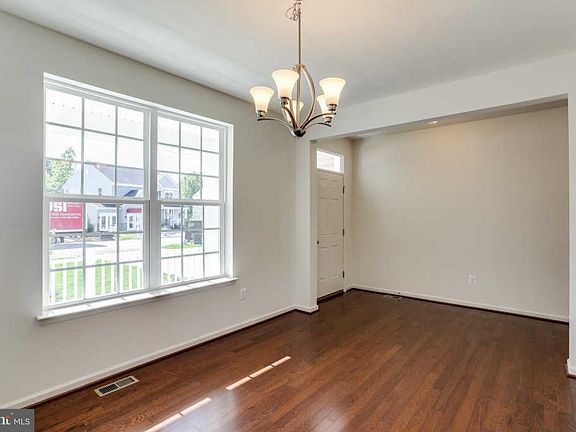 5th image of 1004 Cortana Ct