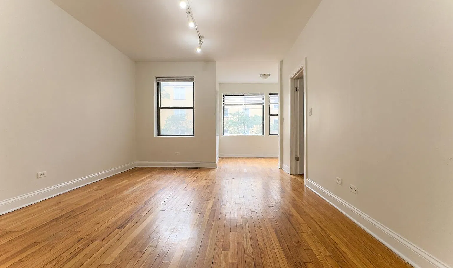 3216 W Argyle St — Photo 1