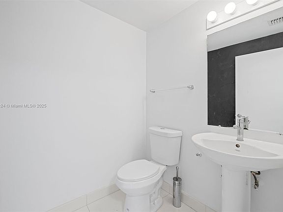 2nd image of 601 NE 36th St #15