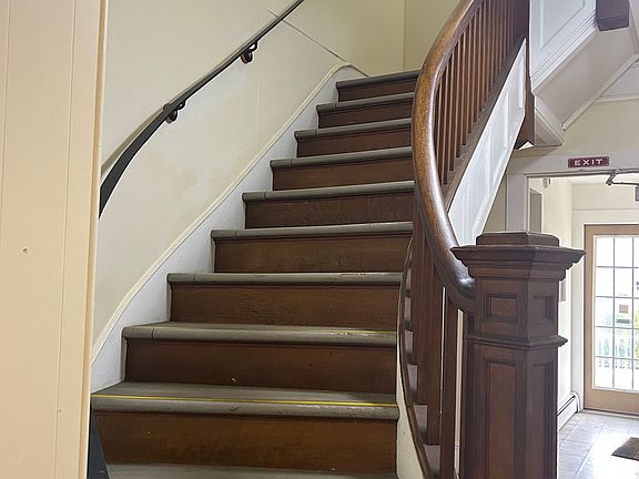 2nd image of 39 Academy St