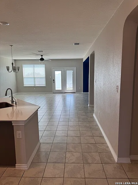 3 bed, 2.5 bath, 2377 sqft, $2,000 — Photo 2