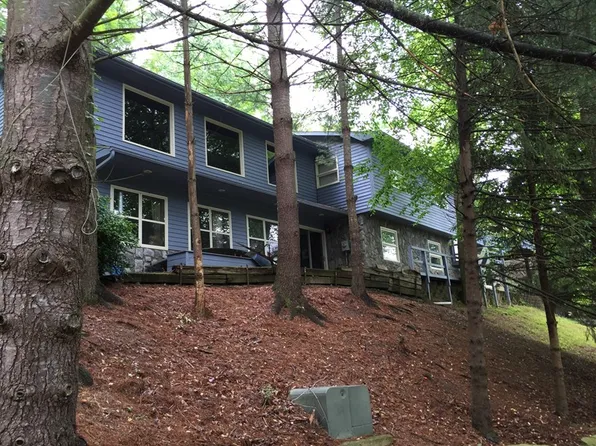 416 Right Penhook Rd, Harold, KY 41635