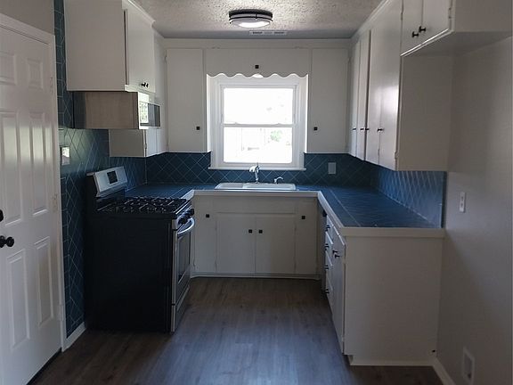 5th image of 307 W Watkins St