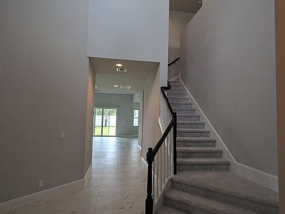 3rd image of 9292 Crestview Cir