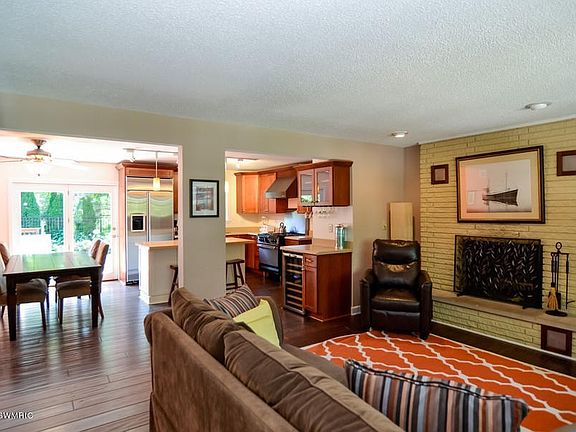 4th image of 11100 Garden Dr
