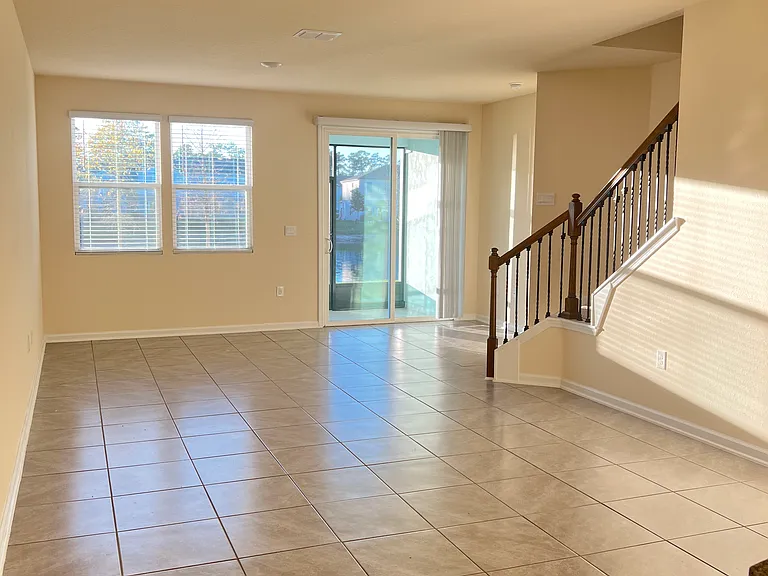98 Pomona Way — Photo 7
