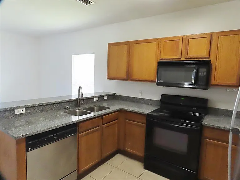 427 Wilton Cir — Photo 5