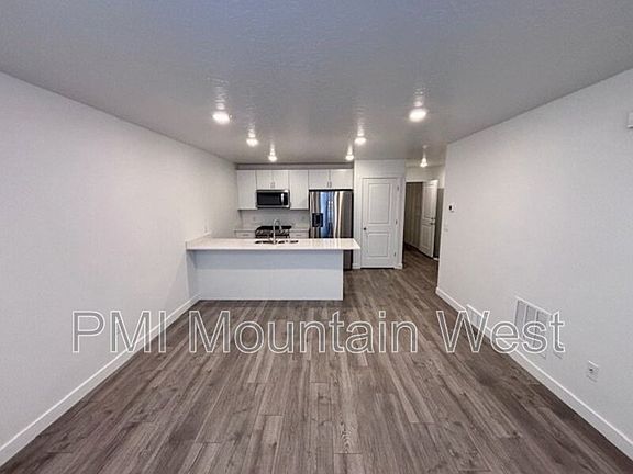 5th image of 3898 S Bowie Dr