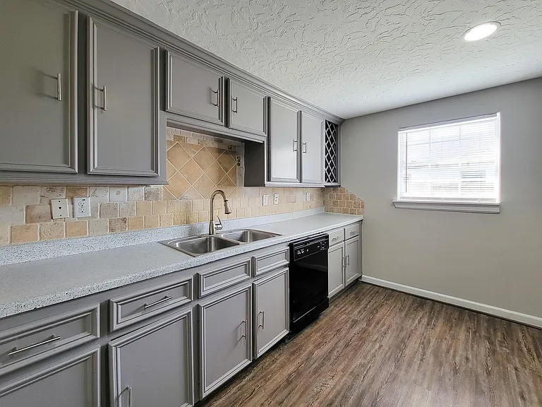 3416 Europa St — Photo 9