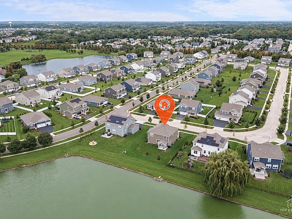 3rd image of 695 Kentshire Cir