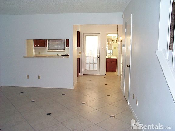 5th image of 810 Banister Ln #830