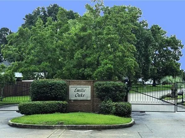 2005 Emilie Oak Dr, Meraux, LA 70075