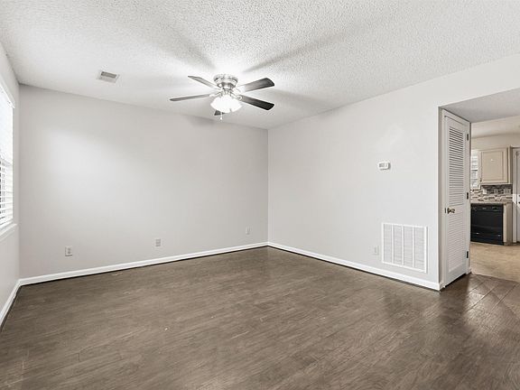 4th image of 2140 Cheshire Dr
