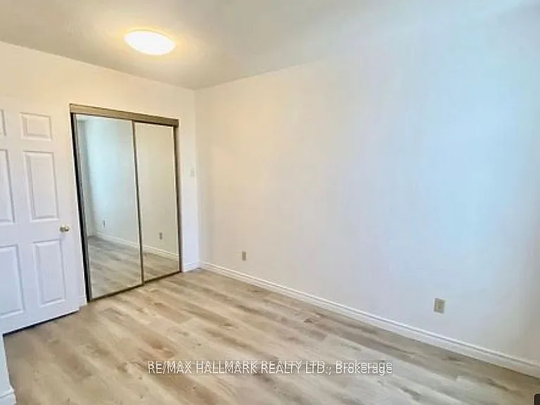 228 Gainsborough Rd — Photo 13