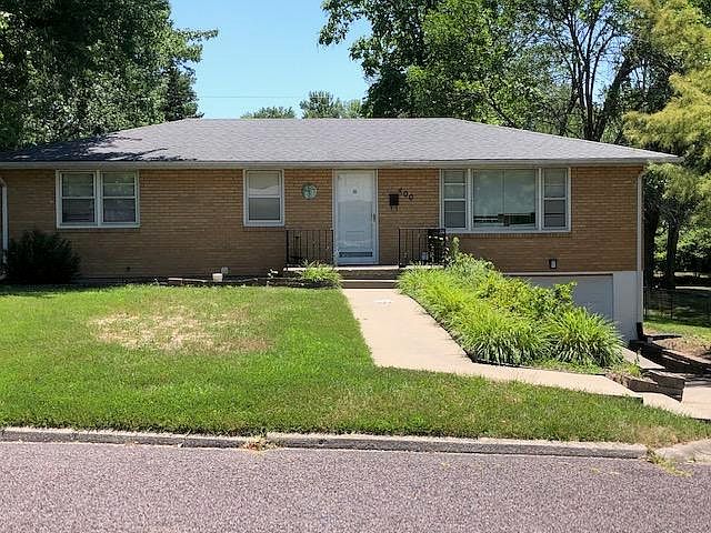 1st image of 400 W Leslie Ln