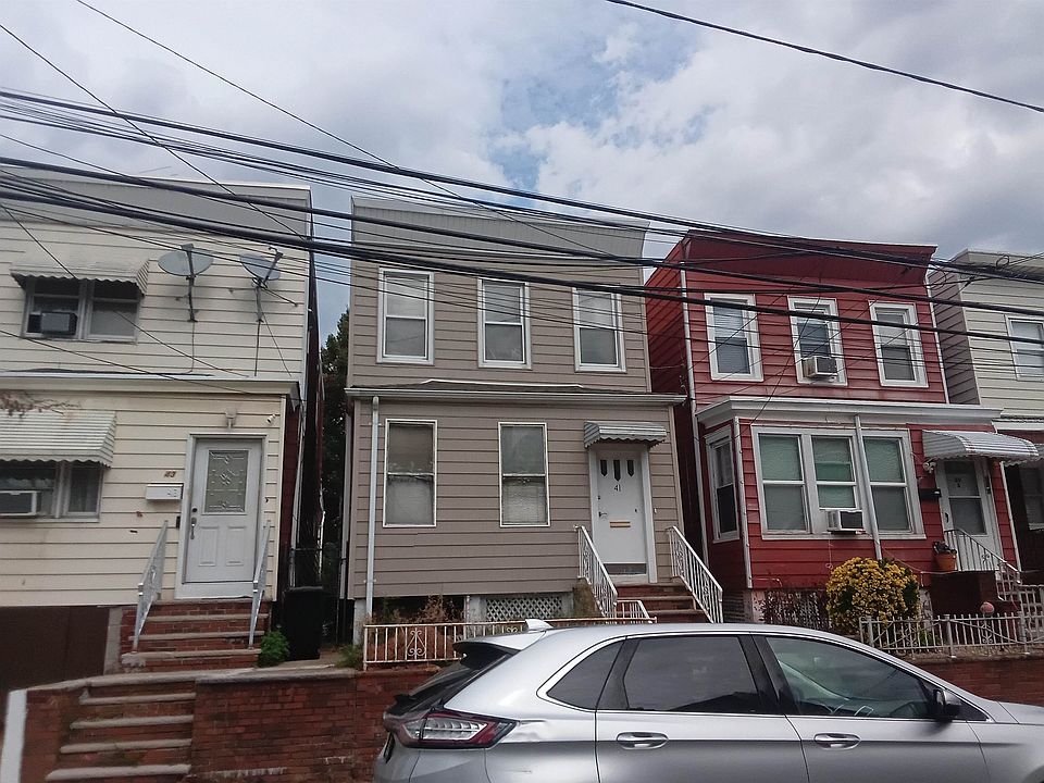 1st image of 41 W 11th St