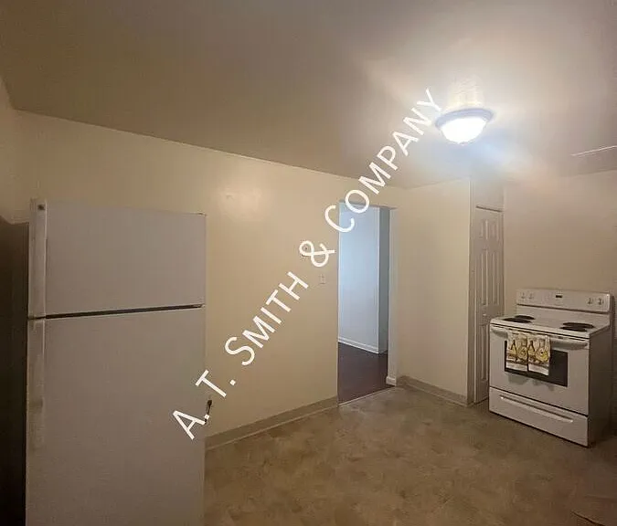 1292 Benton St — Photo 3