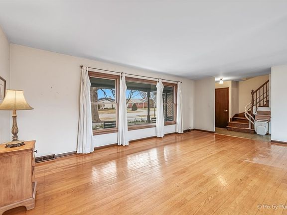 5th image of 1100 S Church Rd