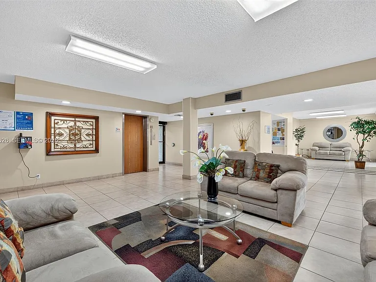 8900 Washington Blvd #410 — Photo 77
