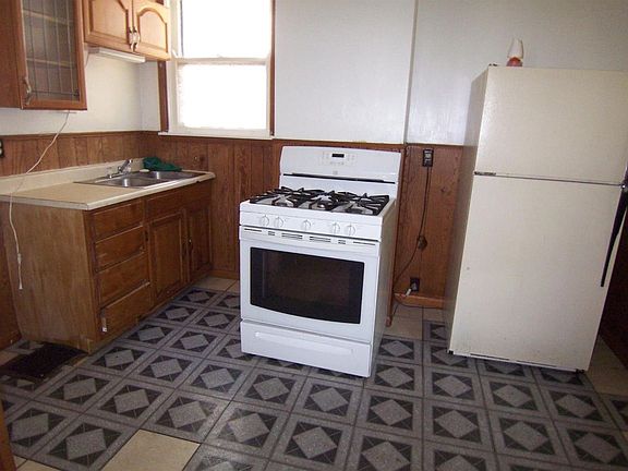 3rd image of 4714 Hamilton Ave