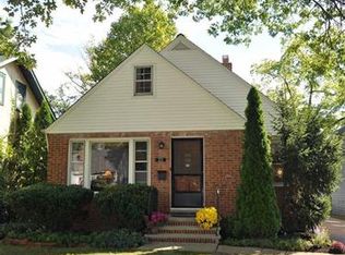 371 Kenilworth Rd, Bay Village, OH 44140