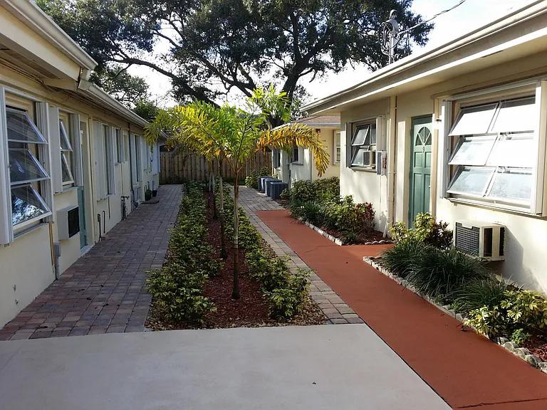 400 SW 8th Ave #8 — Photo 11