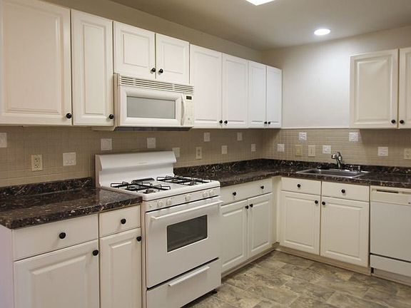 5th image of 13212 Hawthorn Ln