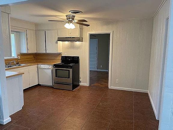 5th image of 307 W McNeese St