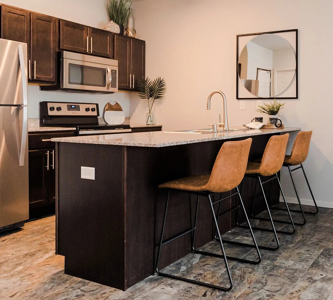 Kascade Place Apartments — Photo 2