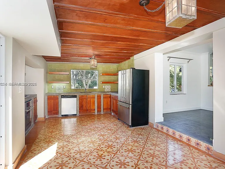 6116 SW 46th Ter — Photo 8