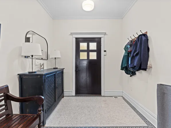 82 Highwood Terrace image 4 of 29